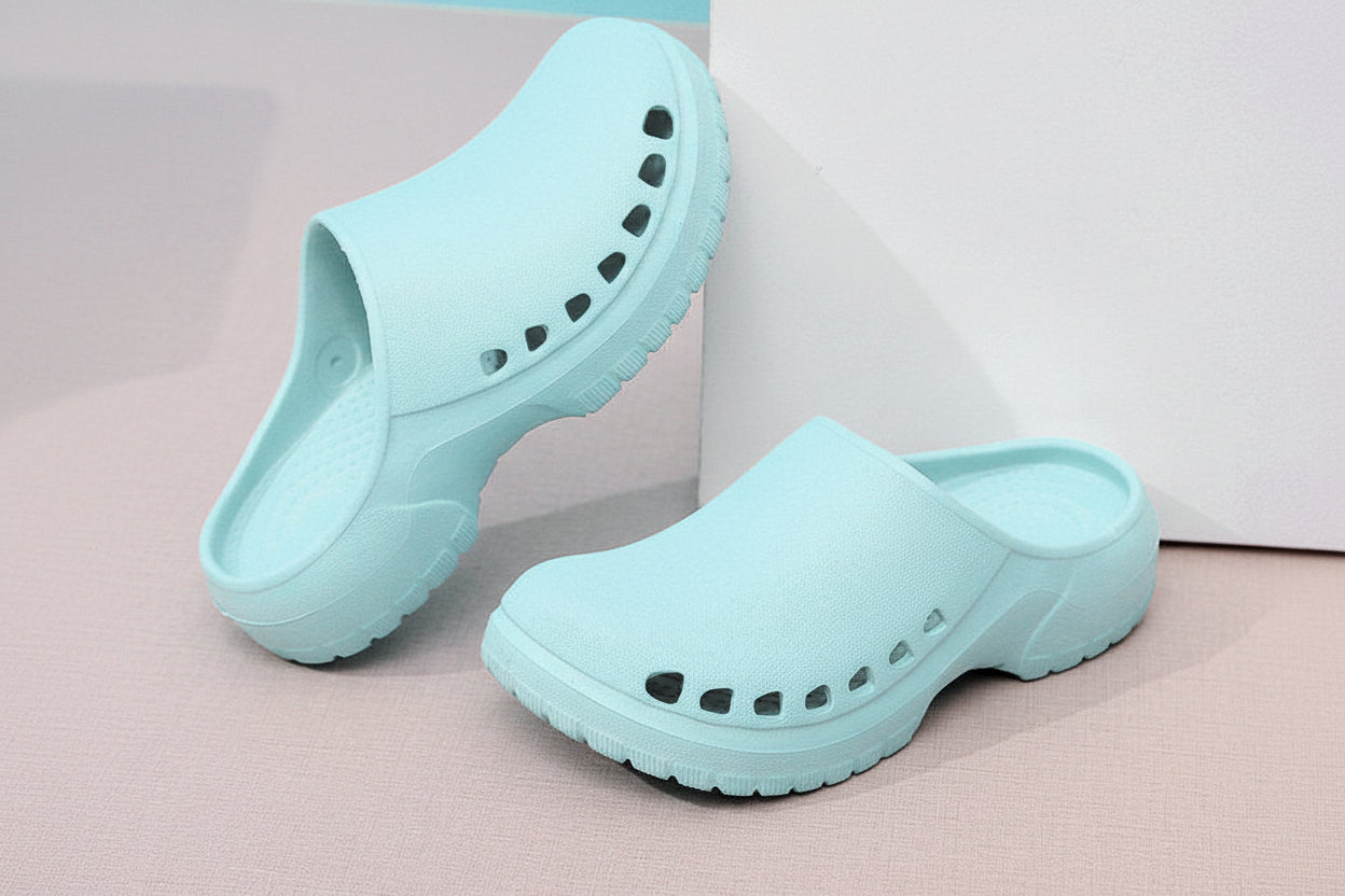 Non-slip operating room slippers, medical surgical shoes, care room doctor's hole shoes, medical men's and women's work shoes