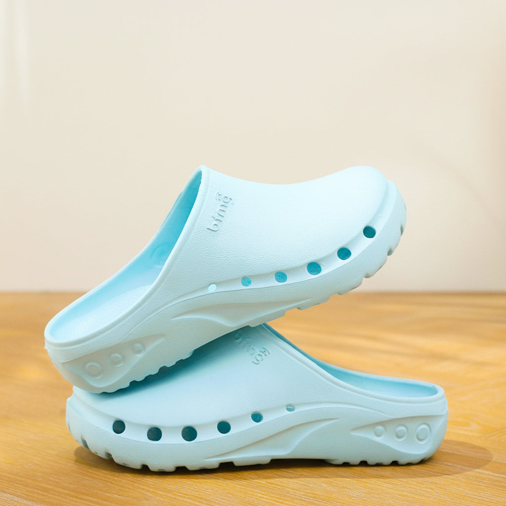 Non-slip operating room slippers, medical surgical shoes, care room doctor's hole shoes, medical men's and women's work shoes