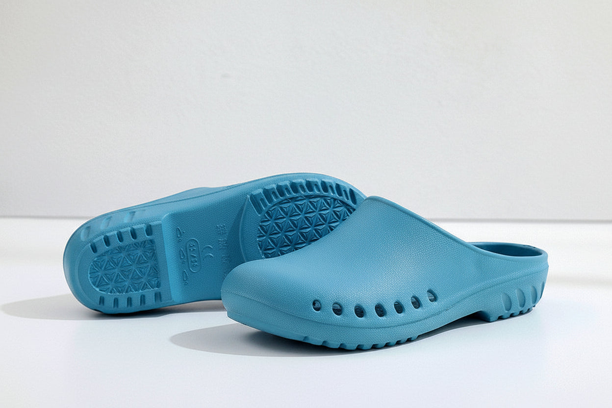 Non-slip operating room slippers, medical surgical shoes, care room doctor's hole shoes, medical men's and women's work shoes